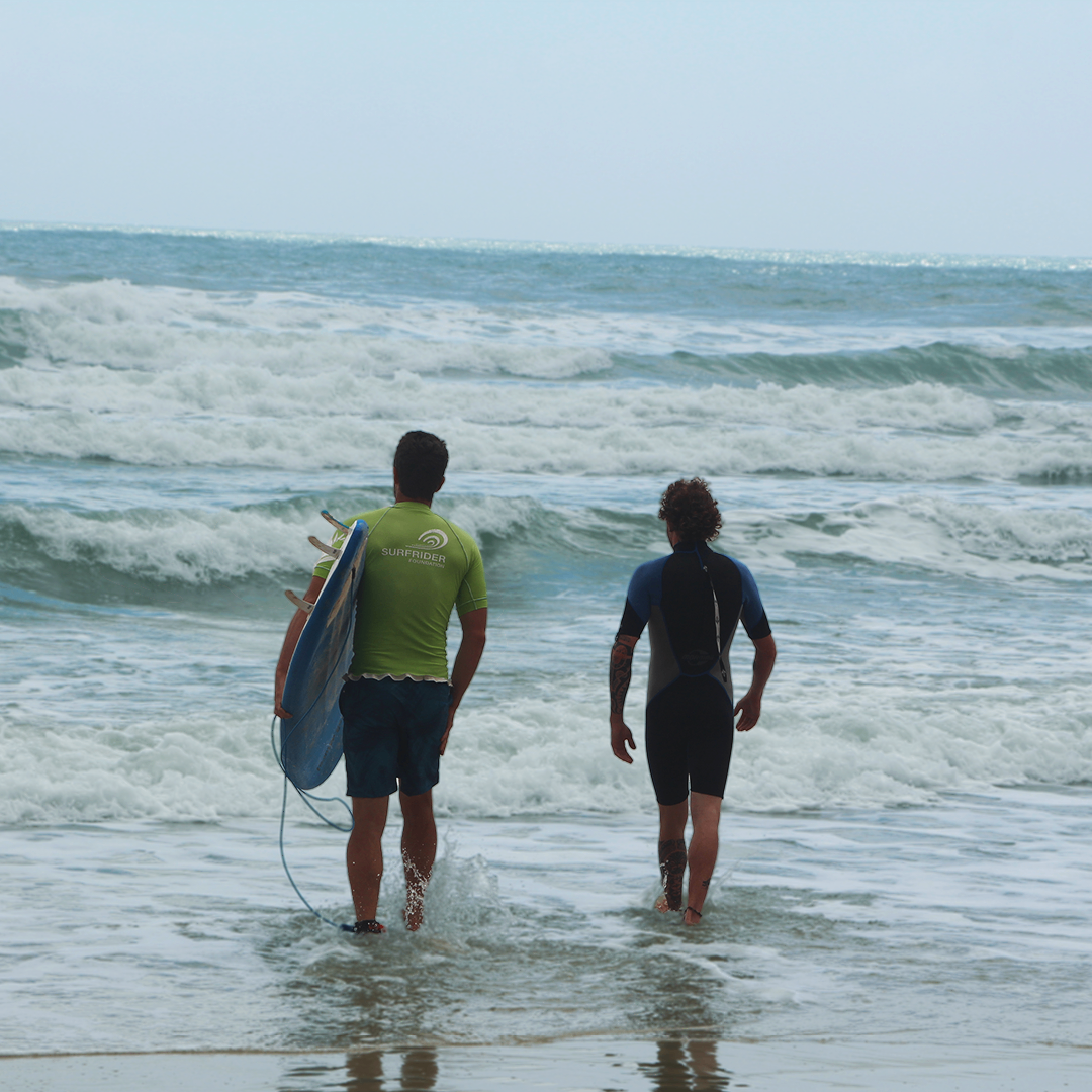 Foto 2 de Aulas de surf