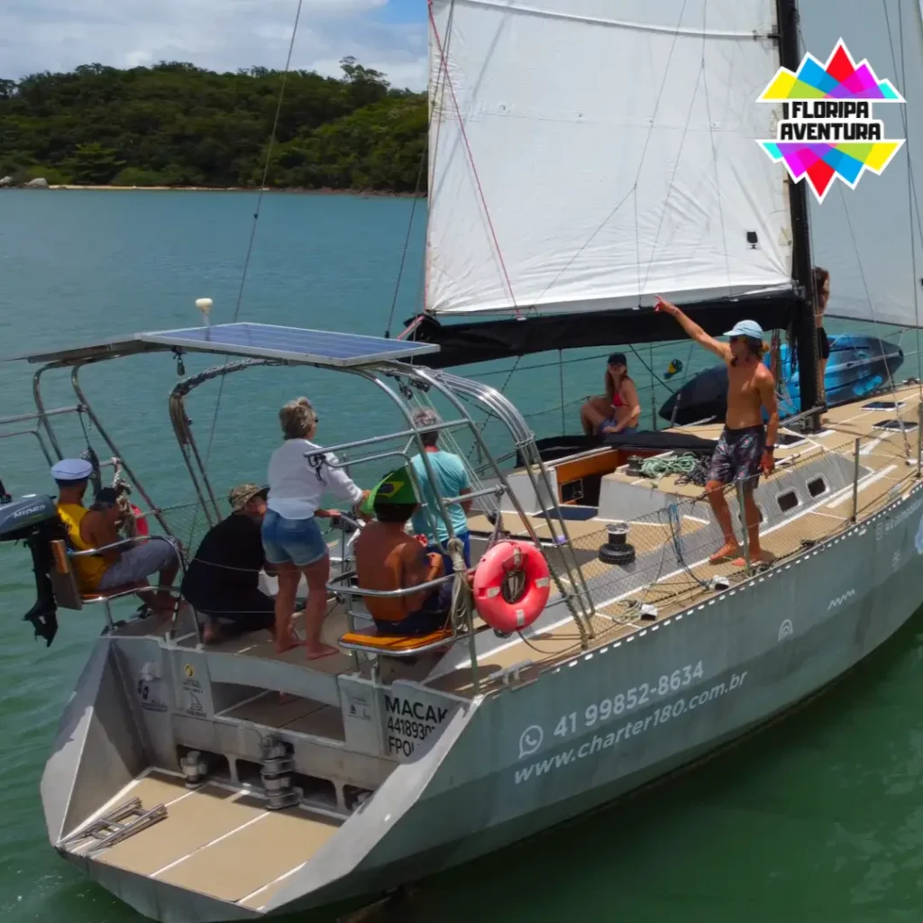 Cómo es un día completo navegando en Velero por Florianópolis