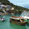 Isla paradisíaca Ilha do Campeche en Florianópolis con paseo familiar en barco desde Barra da Lagoa.