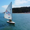 Curso intensivo de windsurf em Florianópolis com aulas práticas e técnicas de navegação com acompanhamento profissional.