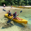 Pessoas em caiaque duplo em Ilha do Francês disfrutando da travessia